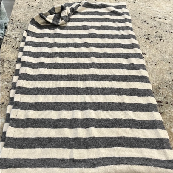 Velvet infinity scarf - Picture 3 of 3